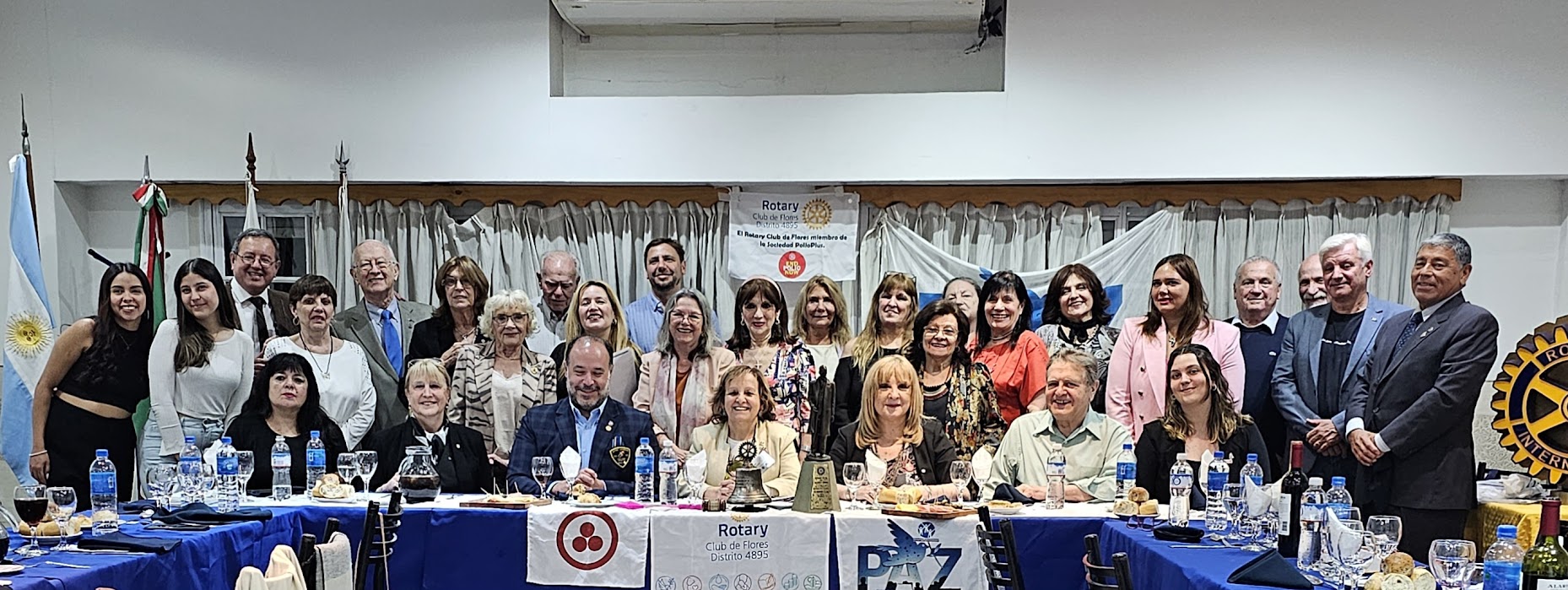 Ingreso de nueva socia y nombramiento de socios honorarios